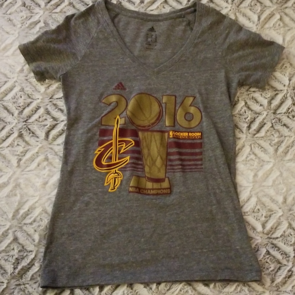 Cavs champions v neck